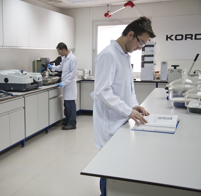 Kordsa developed a new generation fast press curable resin at its R&D centre located at Composite Technologies Center of Excellence. © Kordsa